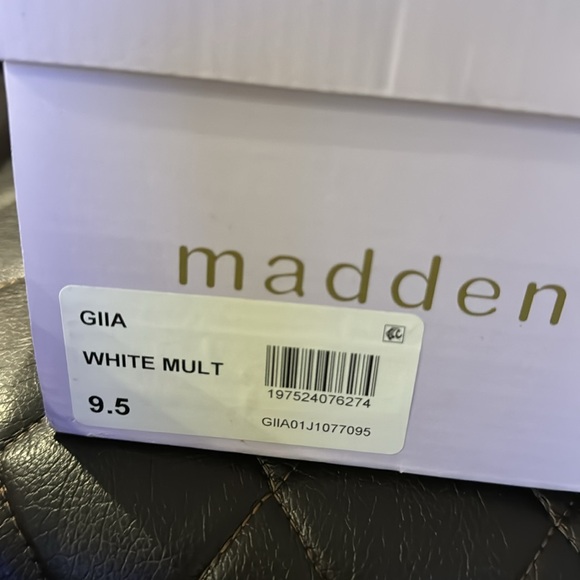 Madden Girl Women's Giia Sneaker - Picture 5 of 5